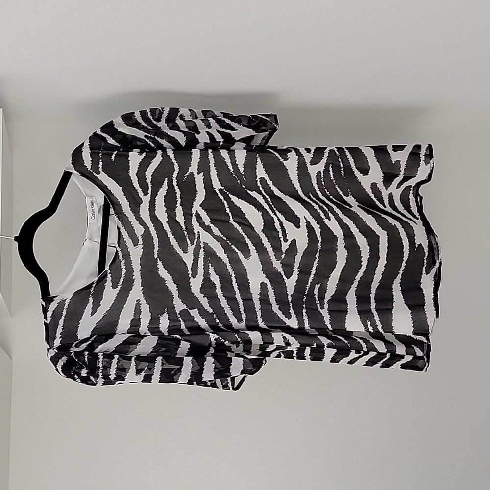 Calvi Klein - Black & White Top - Large